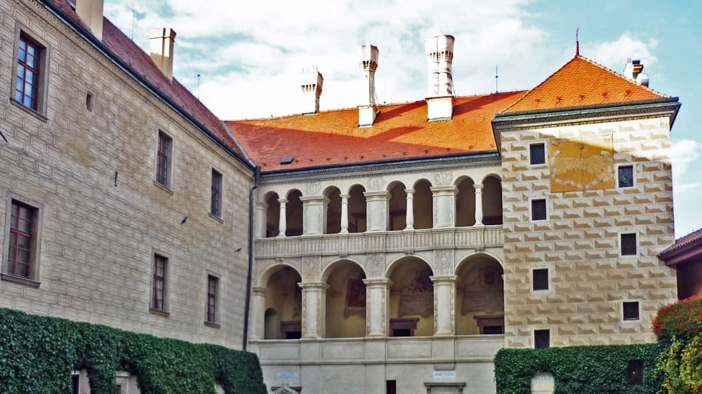 מצודת משפחת לוֹבְּקוֹביץ