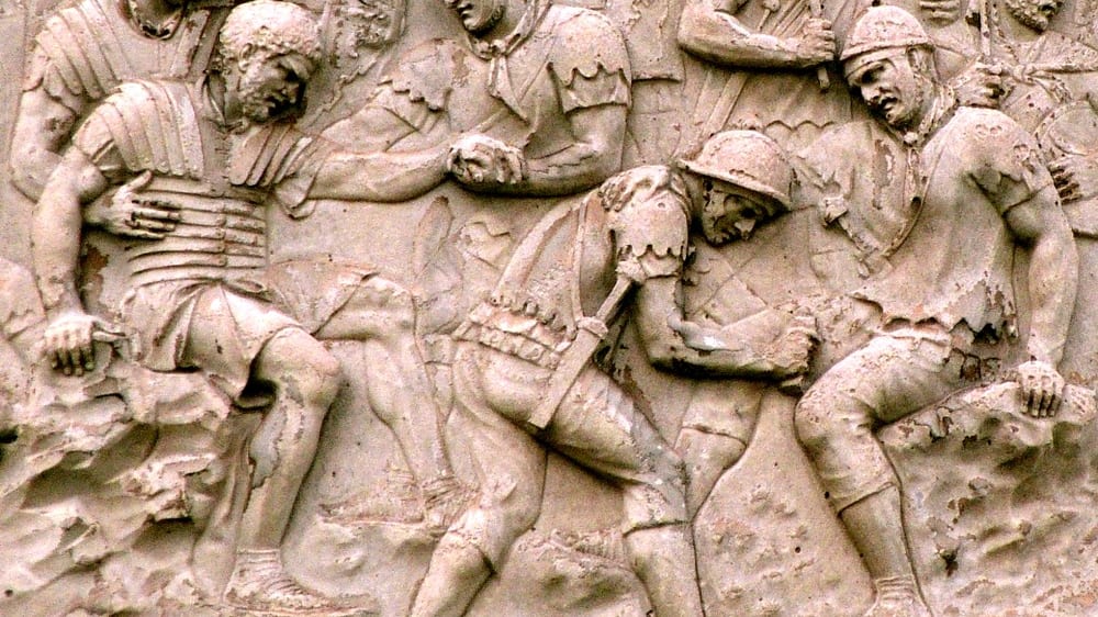 טיפול בפצועי מלחמה, פרט מתוך התבליט על עמוד טריאנוּס