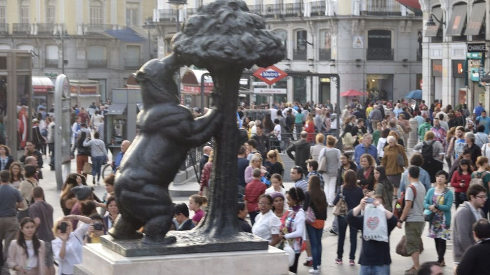 הדב ועץ התות