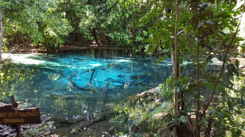 הבריכה הכחולה הסמוכה לבריכת האזמרגד