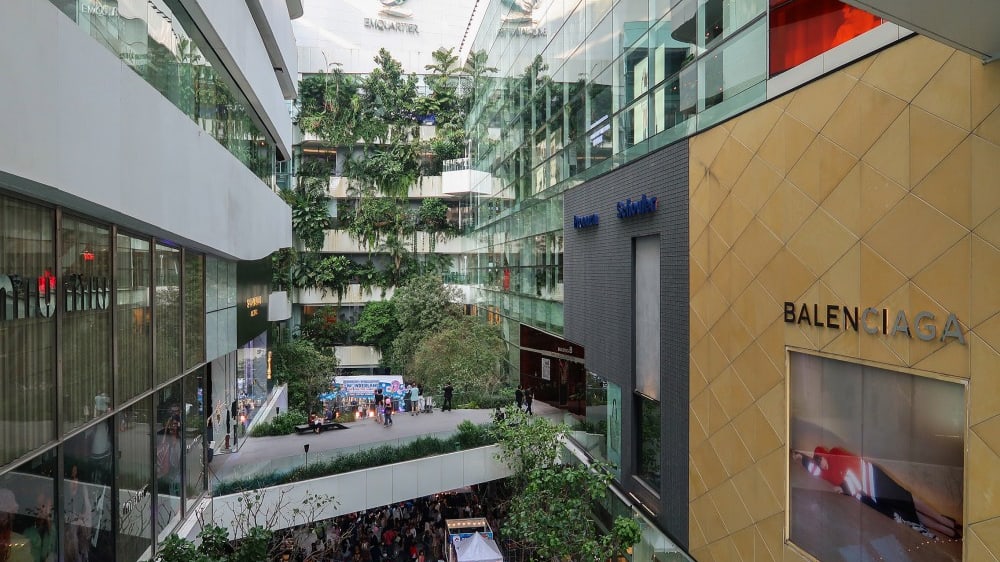 מרכז הקניות Emquartier