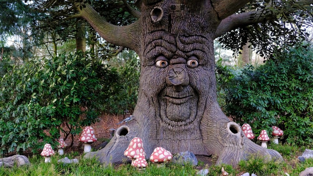 עץ מספר אגדות באֶפטֶלִינג