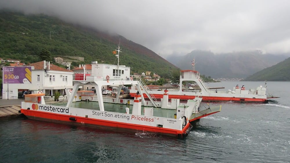 נמל המעבורת קָמֶנארי