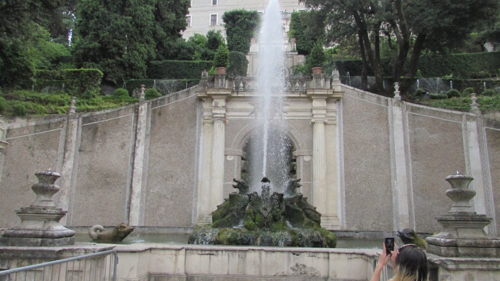 מזרקת הדרקונים