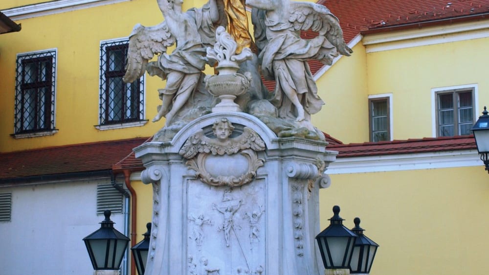 פסל ארון הברית בגיור