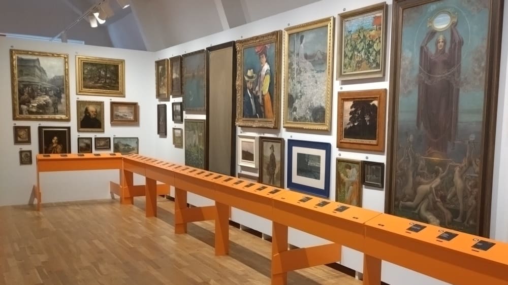 הגלריה לאמנות מודרנית בהְראדֶץ קְראלוֹבֶה