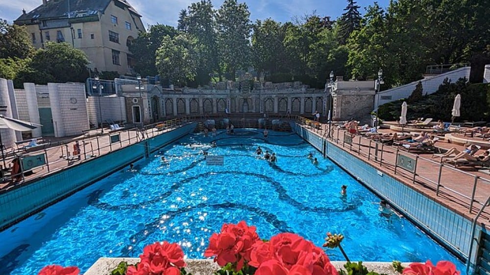 מלון ומרחצאות גֶלֶרט