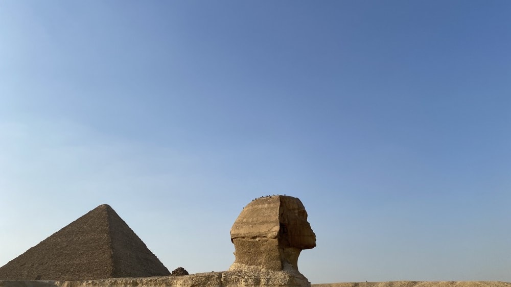 הספינקס והפירמידה