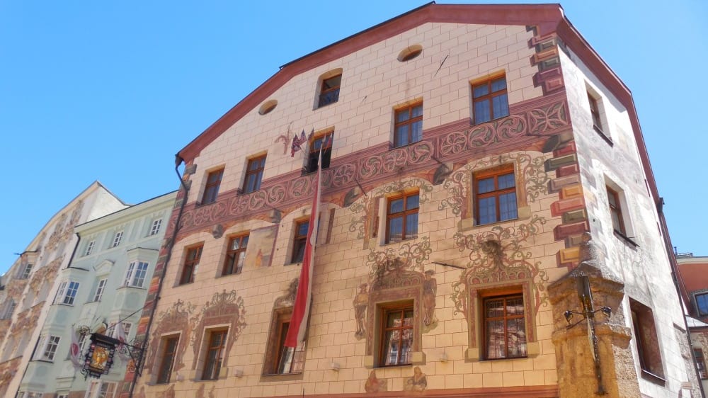 פיתוחים מרהיבים מקשטים את בית הֶלבּלינג