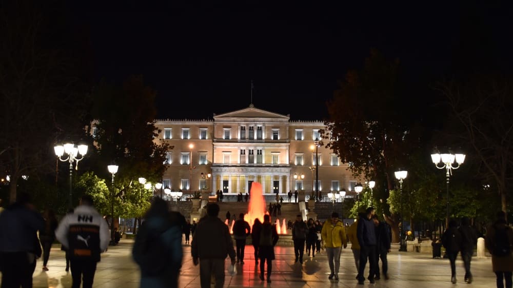 בית הפרלמנט היווני, מבט מכיכר סינטגמה