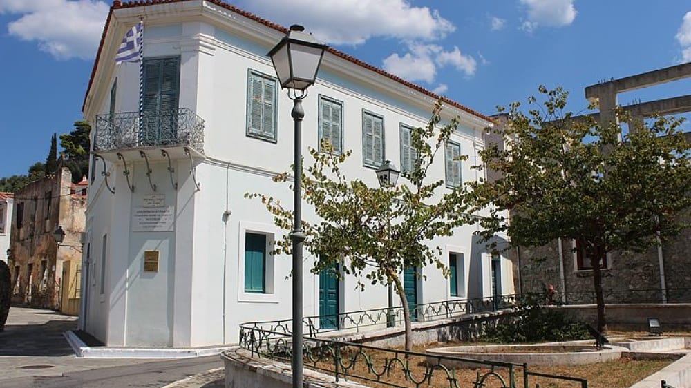 המוזיאון ההיסטוריה והפולקלור של קָלָמָטָה