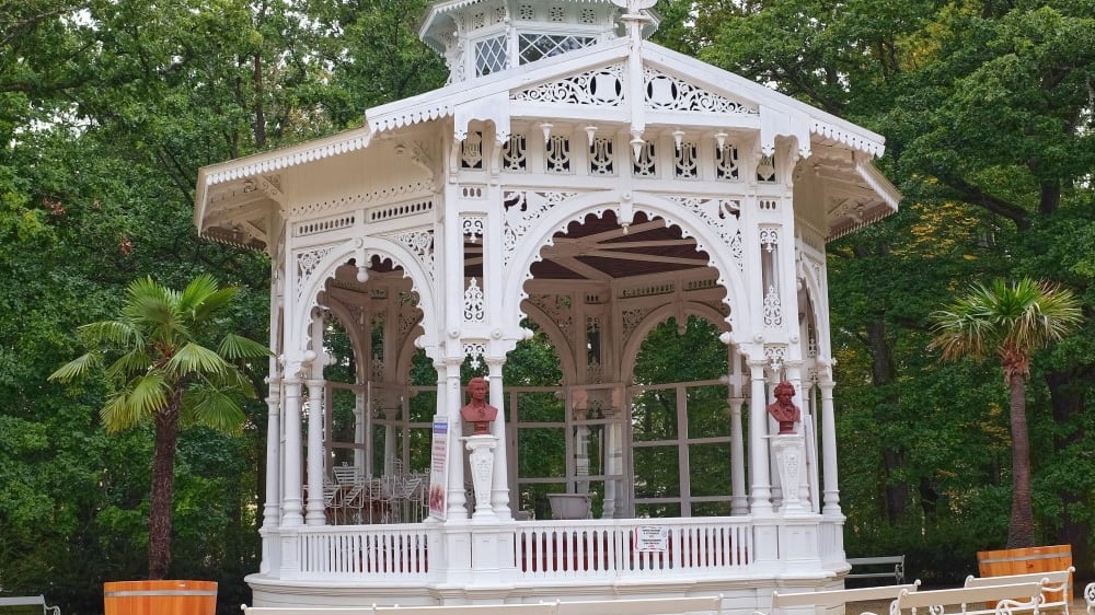 ביתן המוסיקה בפרָנטישקוֹבי לאזְנֶה