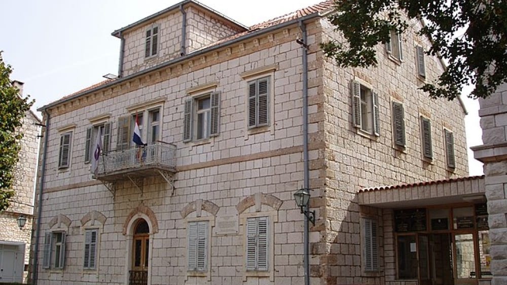 בית הממשל המחוזי באימוֹטסקי