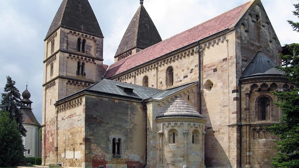 כנסיית סֶנט דְיֶירג׳ בֶּנצֶה אָפָּטשאגי טֶמפּלוֹם