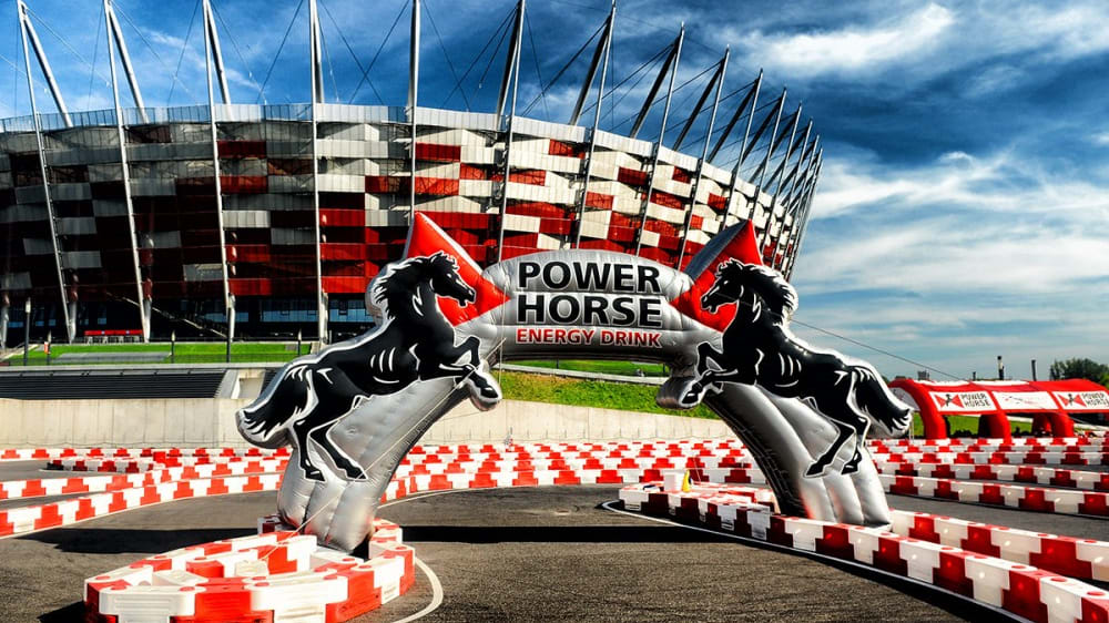 נסיעה מהירה לאורך מסלול הקרטינג הלאומי