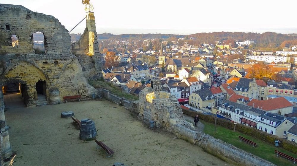 הנוף מהטירה של פָאלקֶנבּוּרח