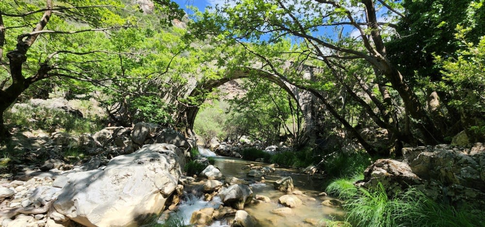 גשר האבן העתיק Kontou - Paleochori