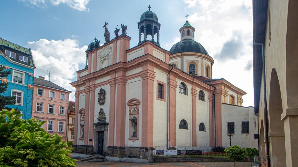 כנסיית הצלב הקדוש בדֶצִ׳ין