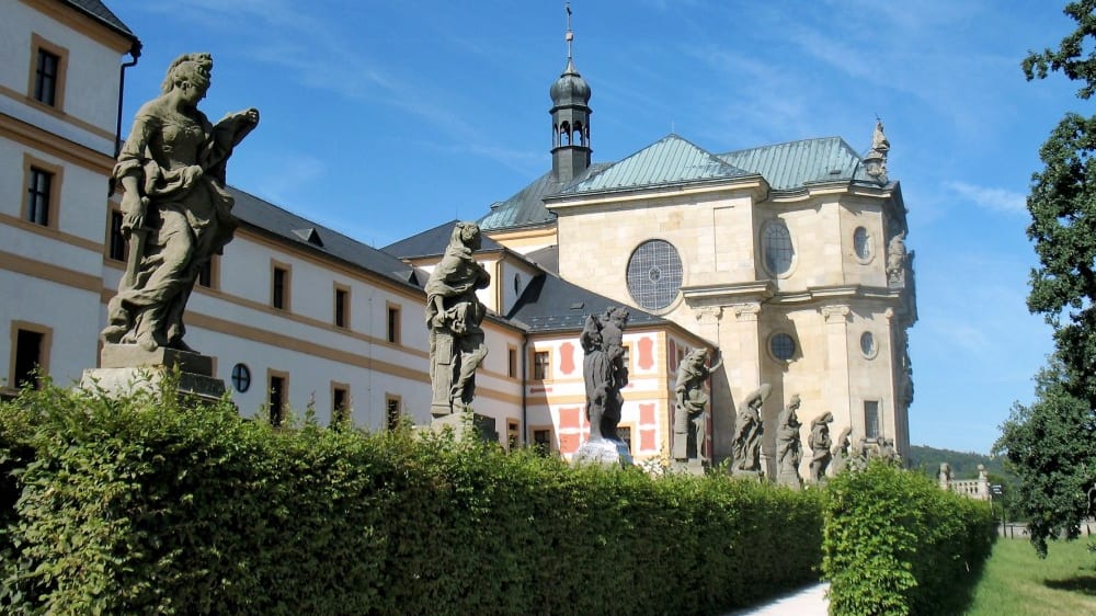 הפסלים בבית החולים של קוּקְס