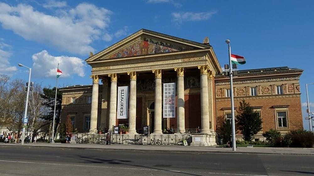 גלריית מוּצ׳ארנוֹק לאמנות