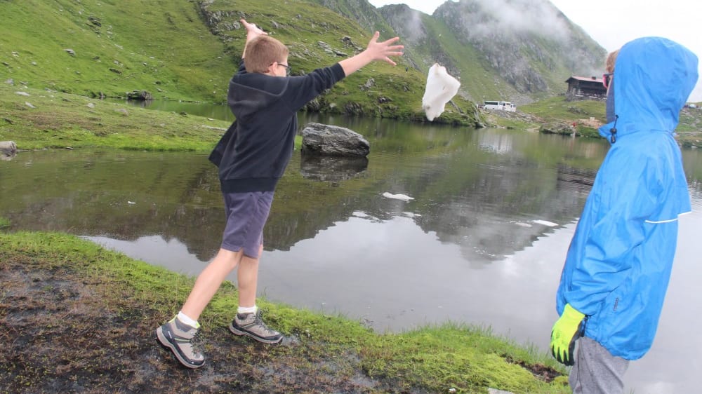 משחקי שלג באגם בָּלֶאה