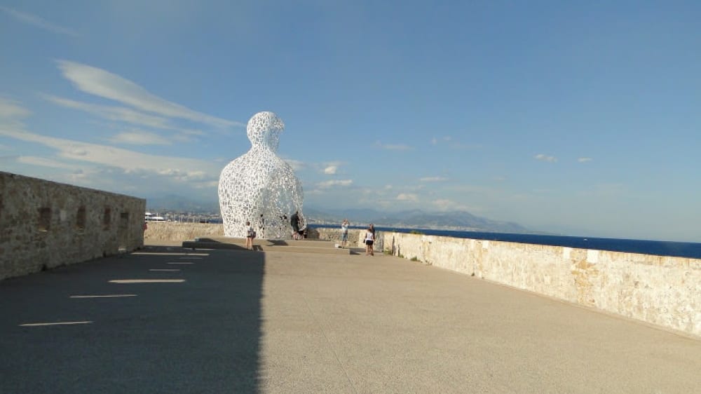 פסל הנווד (Nomade)