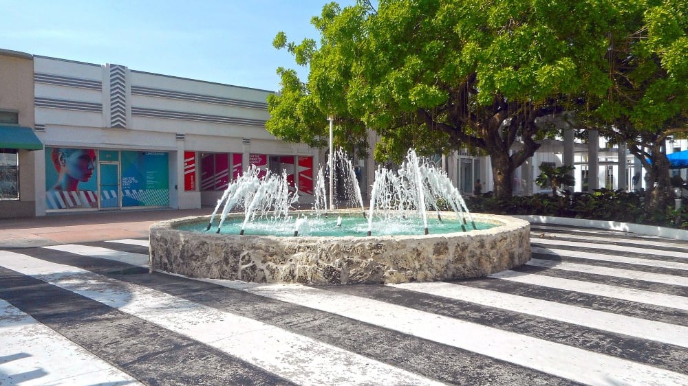 לינקולן רוֹאד מוֹל