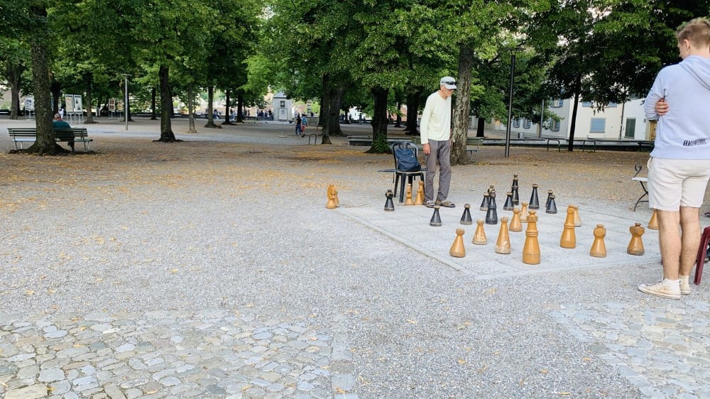 משחק שחמט בגבעת לינדֶנהוֹף