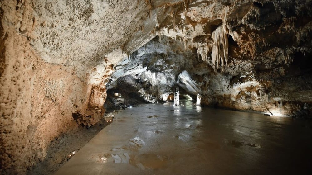 מערת ליפָּה