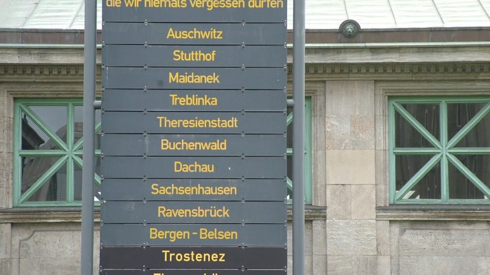 לוח זיכרון למחנות הריכוז