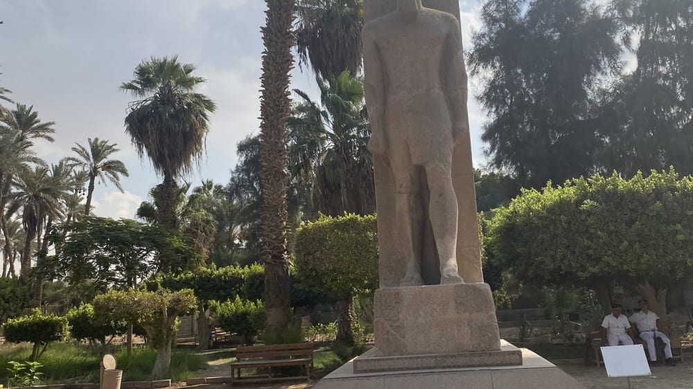 אחד מפסלי רעמסס השני