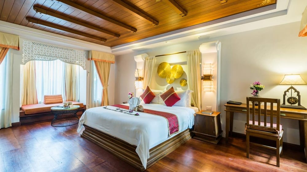 חדר גרנד סוויטה עם מבט לבריכה