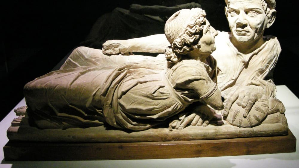 הזוג הנשוי במוזיאון האטרוסקי ע״ש גוּאַרנאצ׳י