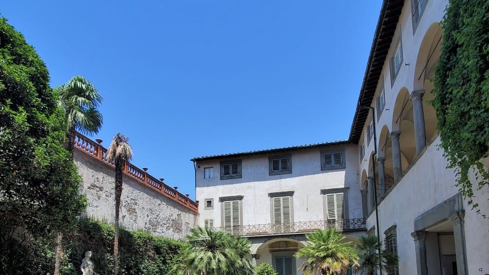 החצר הפנימית של המוזיאון הלאומי בפּאלאצוֹ מאנזי