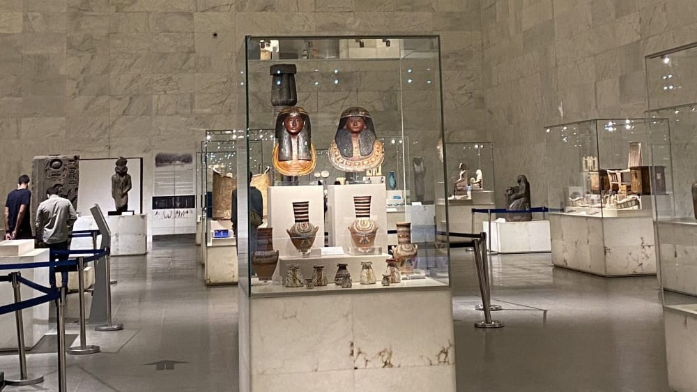 מסכות הקבורה של סֶנֶדגֶ'ם ואשתו