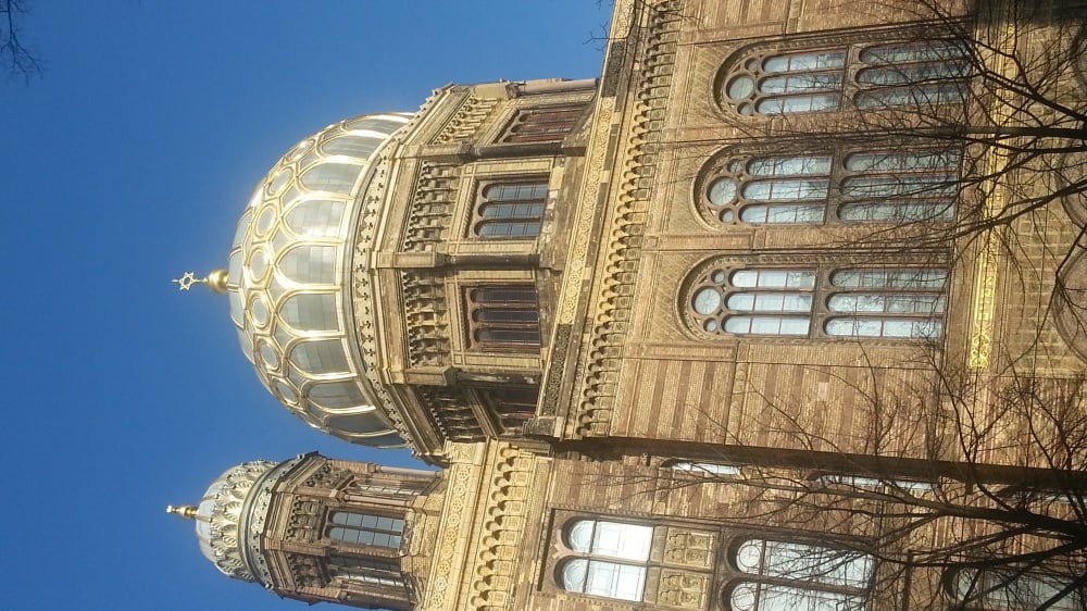 בית הכנסת החדש - מבט מהצד