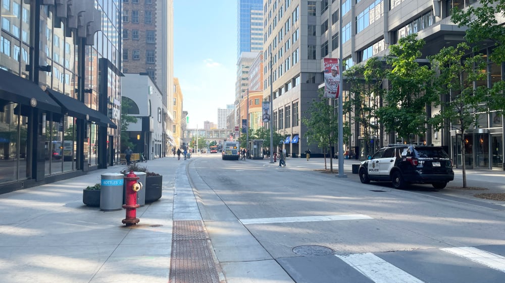 ניקוֹלֶט מוֹל