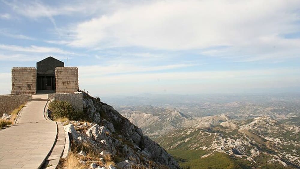 מאוזוליאום ניֶיגוֹש