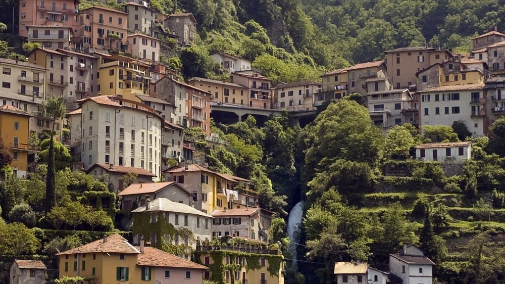 נֶסוֹ והאוֹרידוֹ - מבט מהאגם