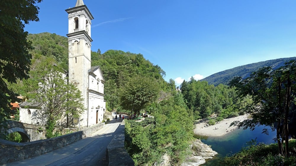 הכנסייה הקטנה לצד ערוץ סנטה אנָה