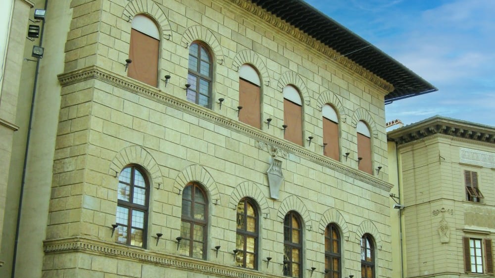 פאלאצו אָנטינוֹרי