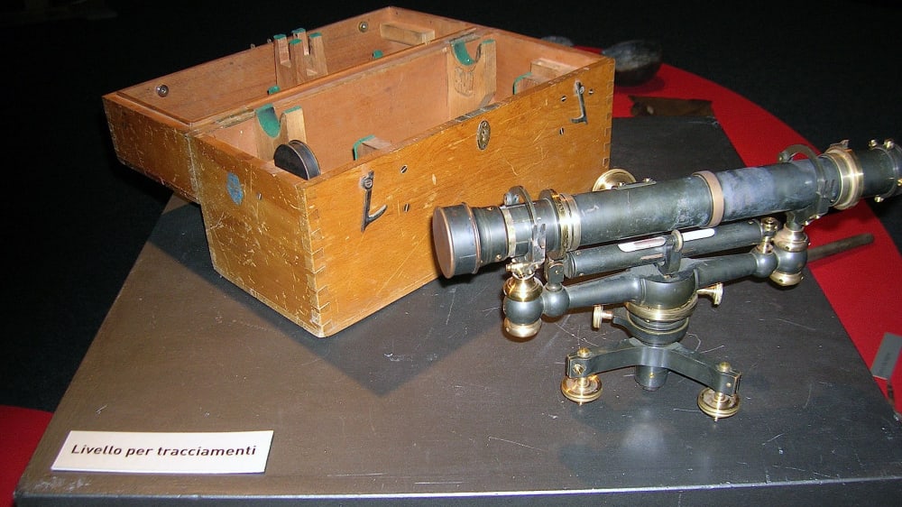 מוצג במוזיאון שבמתחם פארק המכרות של קונְיֶה