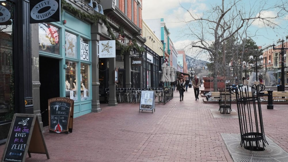 פֶּרל סטריט מוֹל