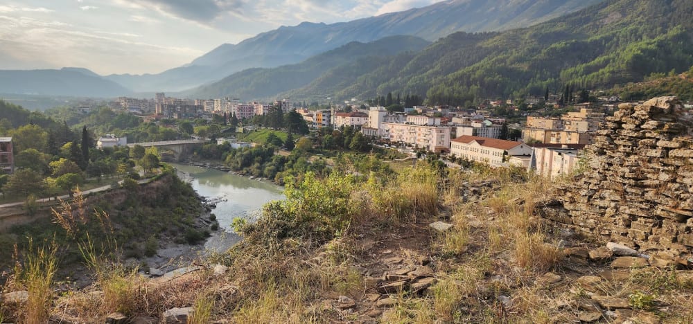 מבט אל פֶּרְמֶט מסלע העיר