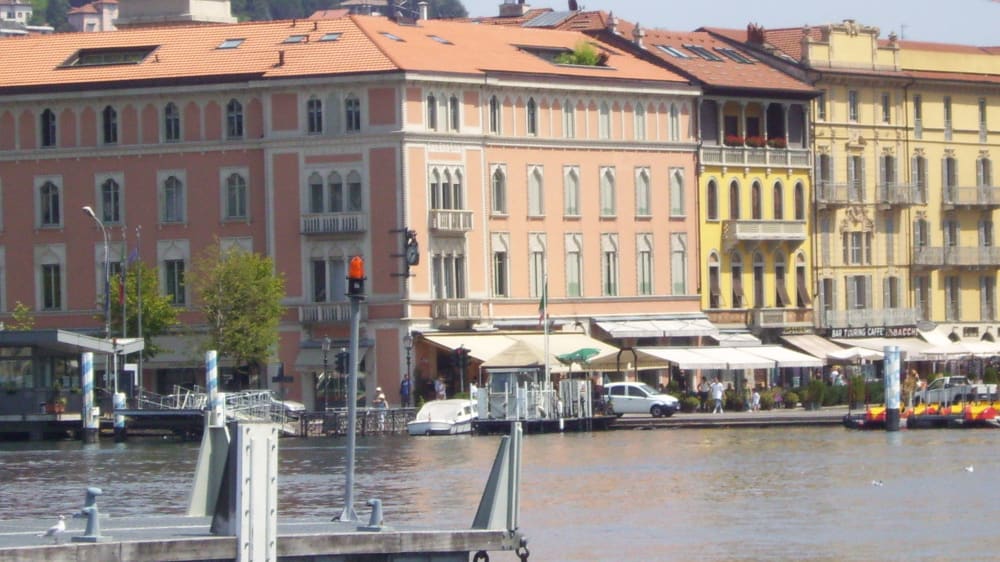 פּיאָצָה קאבוֹר