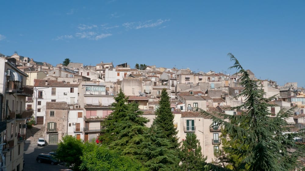 פּוֹליצי גֶ׳נֶרוֹזָה