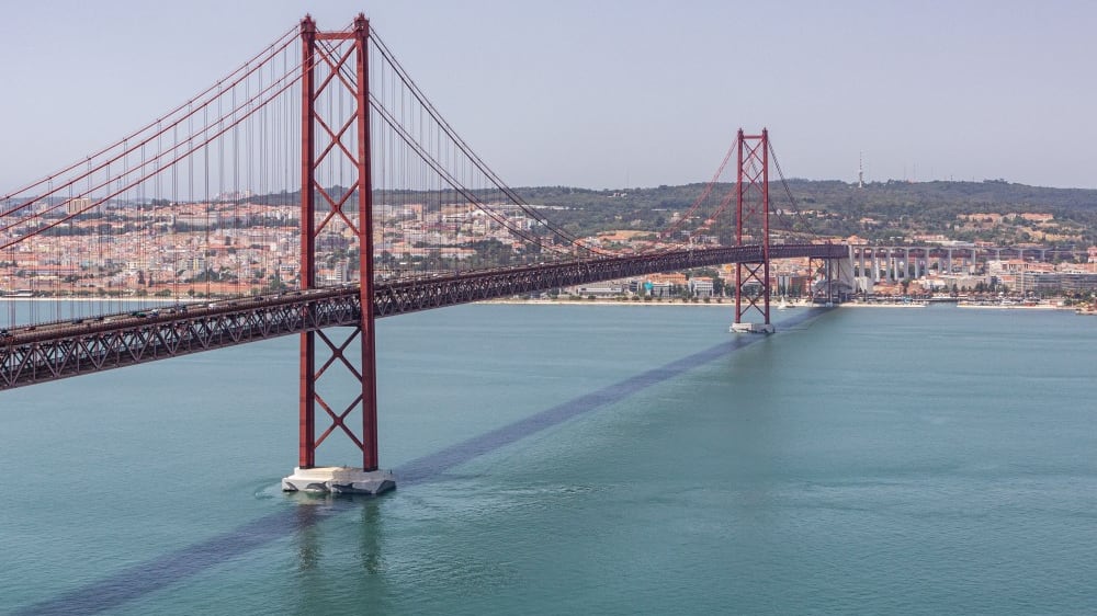 גשר וֶוינטי סינקוּ דֶה אָבּריל