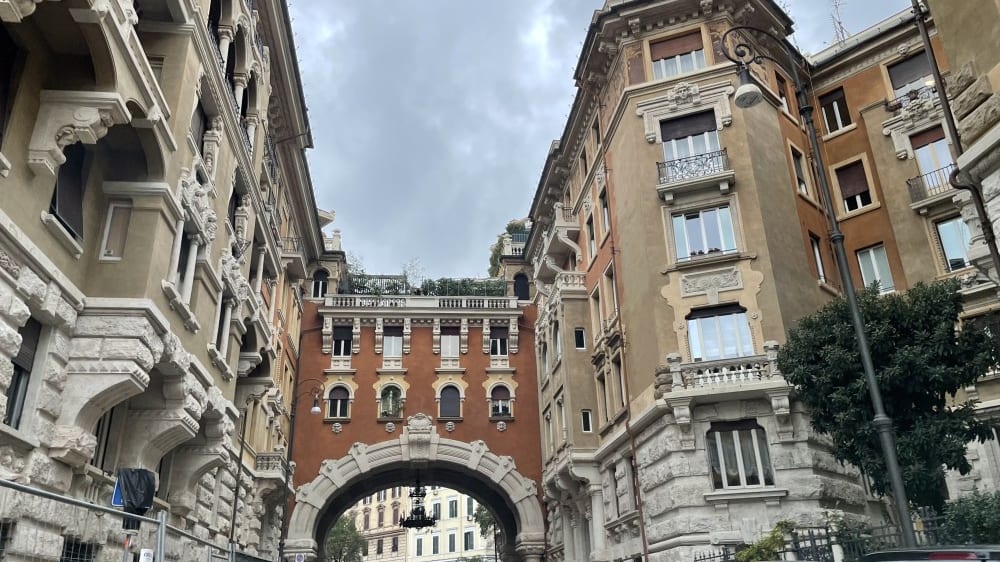 שער הכניסה לרובע קוֹפֶּדֶה