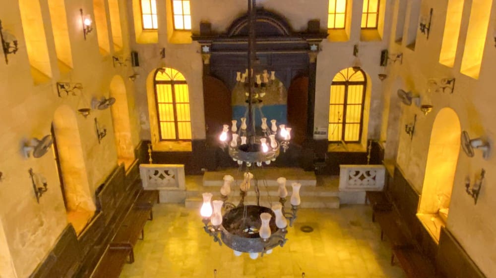 בית הכנסת – מבט מעזרת הנשים