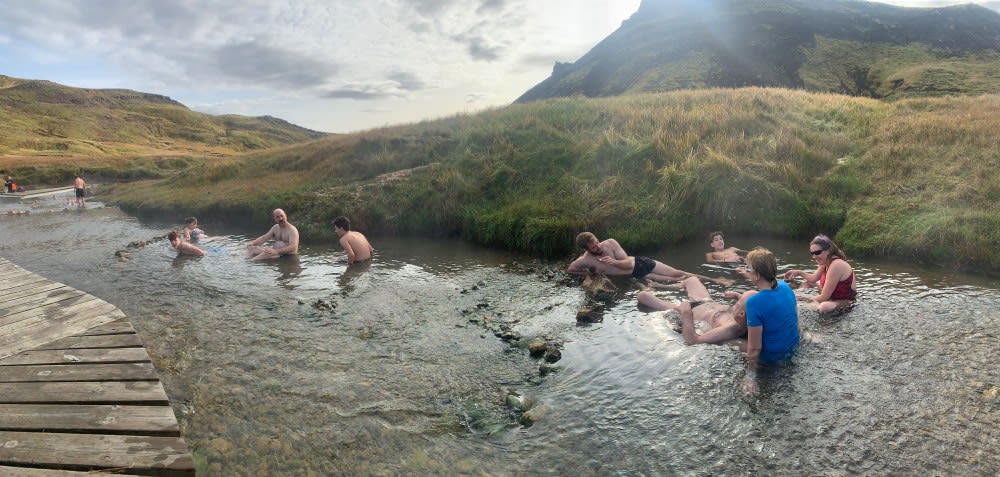 טבילה מענגת במים החמים